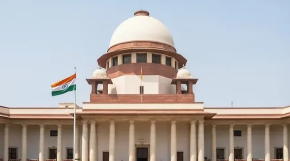 दिवाली पर पटाखे जला सकते हैं या नहीं? सुप्रीम कोर्ट ने पूर्ण बैन से किया इनकार, समय-सीमा पर जोर